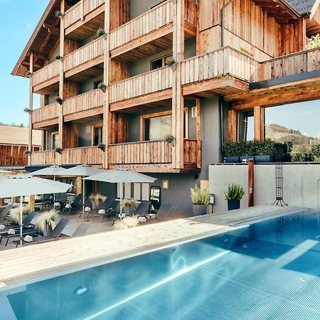 Almmonte Sensum Suites Boutique Hotel วาไกรน์ ภายนอก รูปภาพ